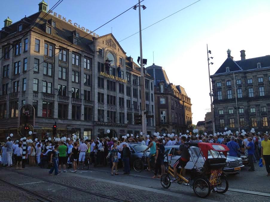 Thousands Mourn MH 17 Crash Victims With Silent March In Streets Of Amsterdam